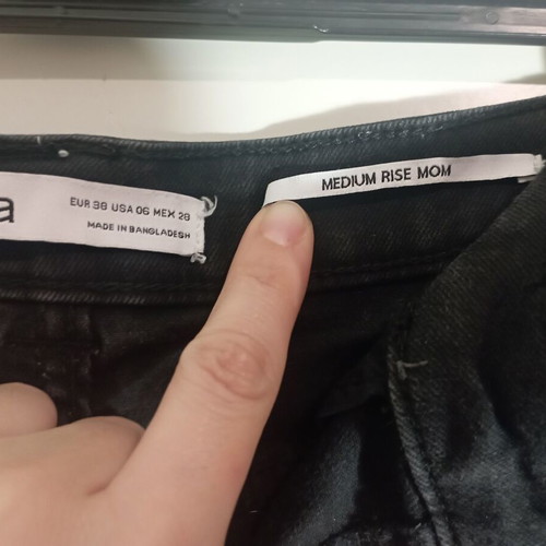 Bershka black cotton denim shorts like new, medium rise mom fit, size M