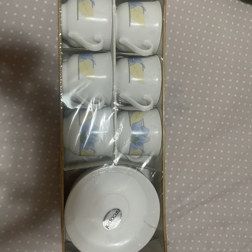 Cup set new, 6 cups and 6 saucers in box