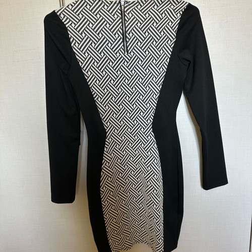 H&M long-sleeve dress black and white like new above the knee