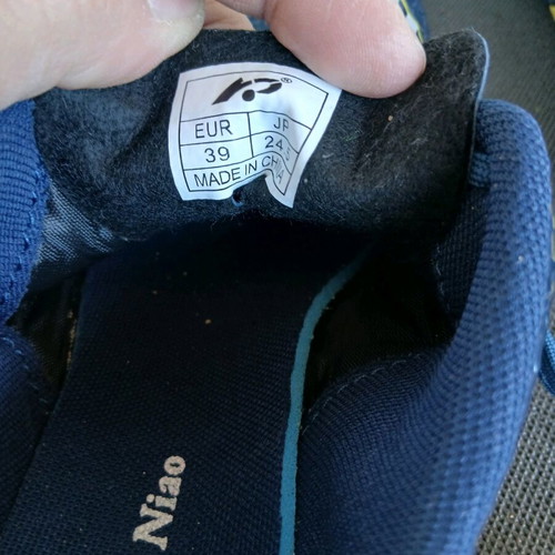 Athletic track shoes size 39 like new, blue and yellow