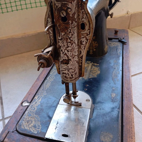 Singer sewing machine antique used