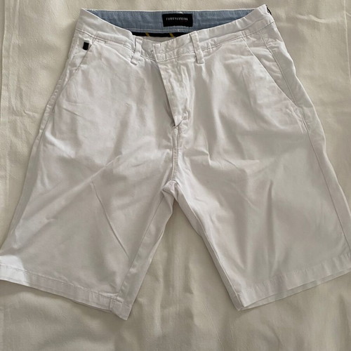 Funky Buddha chino bermuda white like new, size 28