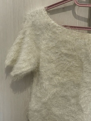 Fuzzy shirt like new, white, size M