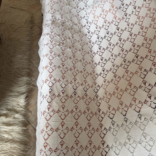 Decorative sofa throw like new, can be used as tablecloth