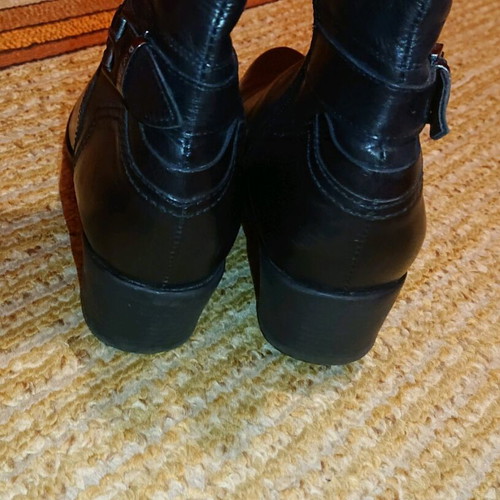 Dasia boots black, like new, size 40