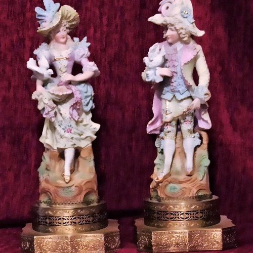 Marquis and Marquise 18th century like new, porcelain with bronze base