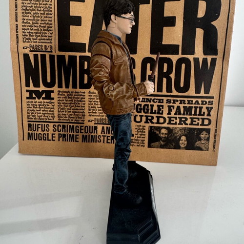 Harry Potter figure like new with base and wand