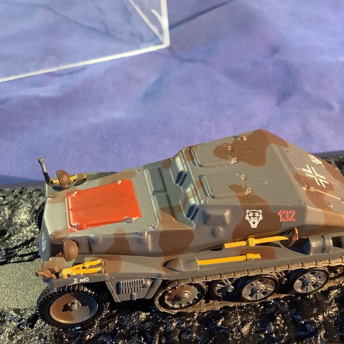 Sd.Kfz.252 model with Sd.Anh.3 trailer like new, 1:72 scale