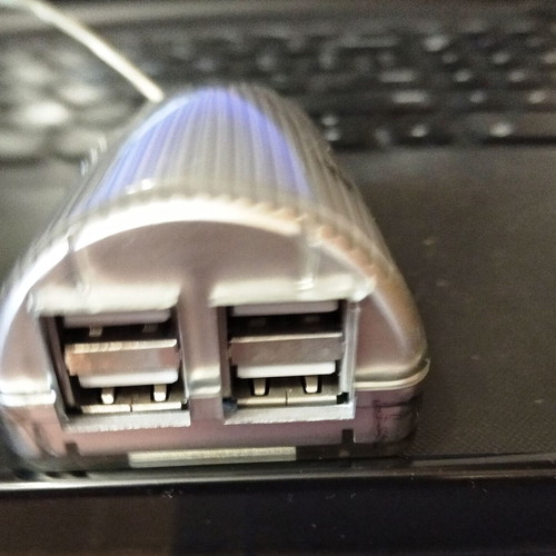 USB hub 4-port pack with USB stick used