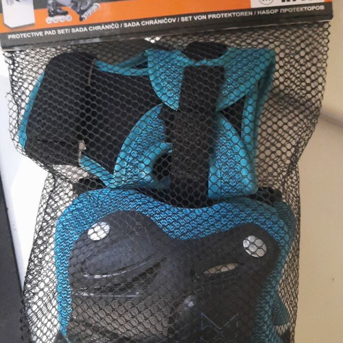 Nils H719 protective pads set for rollerskating and skateboard, new, medium