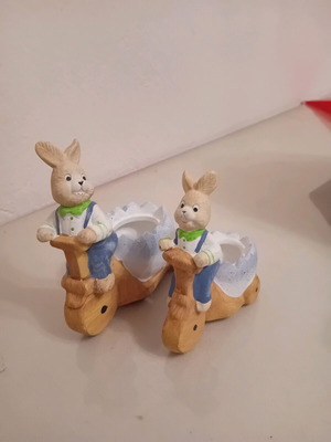 Ceramic bunny egg holders like new, set of 2