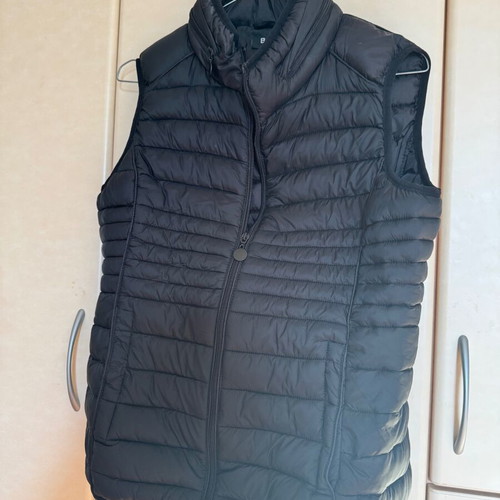 Quilted sleeveless jacket black, like new, size Large
