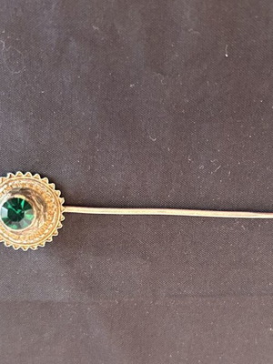 Vintage silver brooch used with green stone