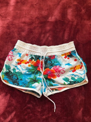 Surfer beach shorts like new, multicolor, size S