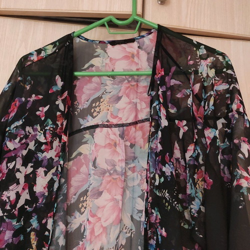 Kimono used with floral pattern, size M