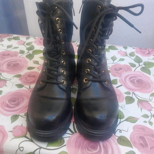 Black boots with gold zipper size 38, used, 5 cm heel