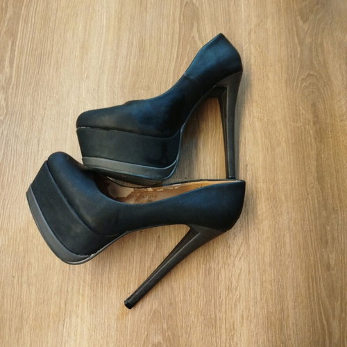 Black pumps used with double platform size 39