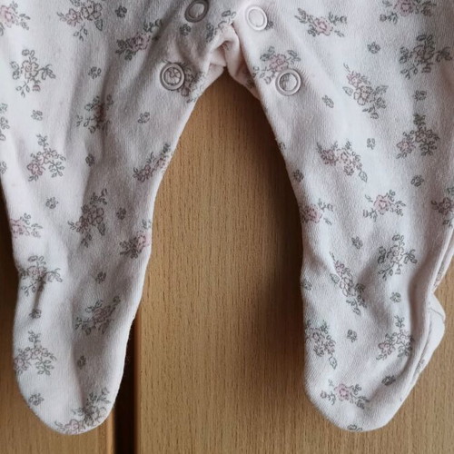 Baby bodysuits like new, pack of 8, size 50 newborn