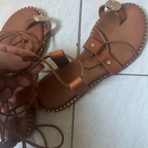 Envie Shoes brown sandals new with ankle straps