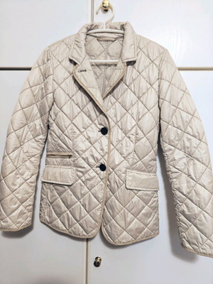 Капитонирано дамско сако като ново, бежово, размер S