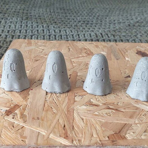 Set of 4 handmade cement ghost decorations