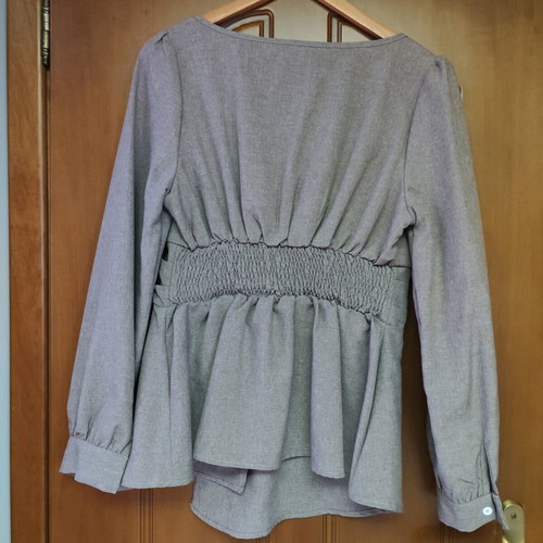 Fitted blouse like new, size L, beige