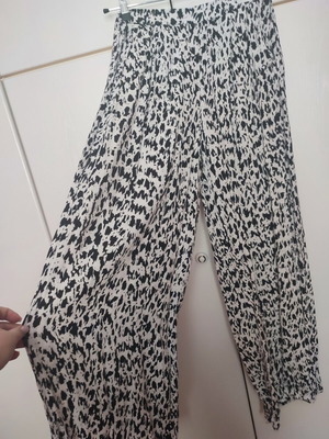 Wide summer pants with pockets Bershka like new, black and white, size M