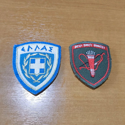 Military insignia set like new