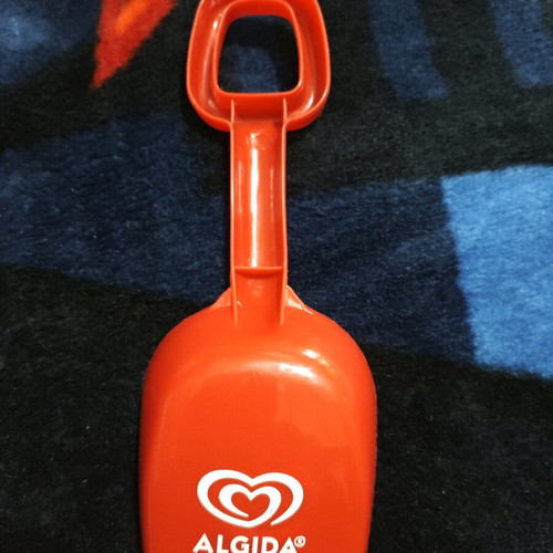 Algida promotional beach bucket like new with shovel