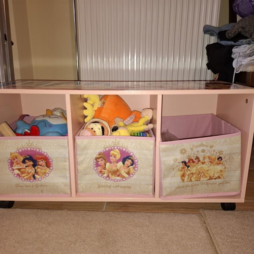 Toy chest like new, 80 cm with wheels