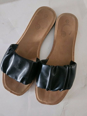 Black slippers like new, size 41