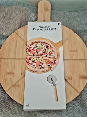 Pizza cutting board with cutter new, with label