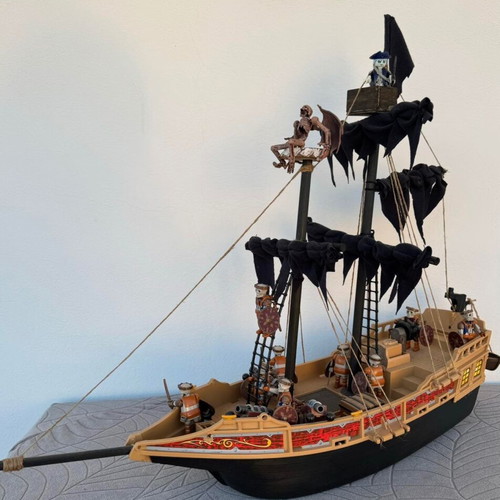 Playmobil Pirate Ship new, complete set 84x63x28 cm