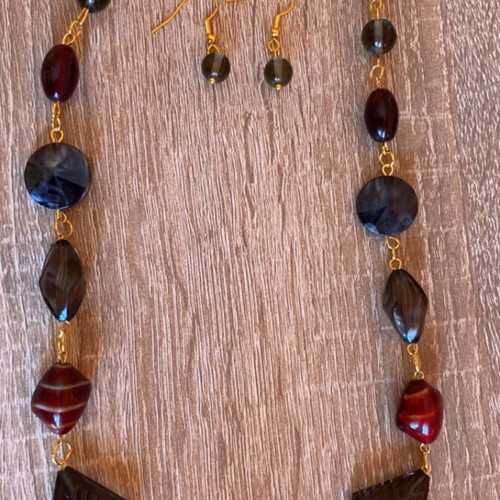 Jewelry set handmade black and red with gold metal elements