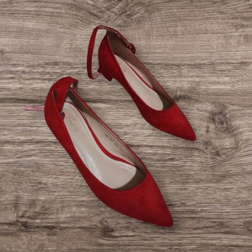 Low heel pumps size 40 like new