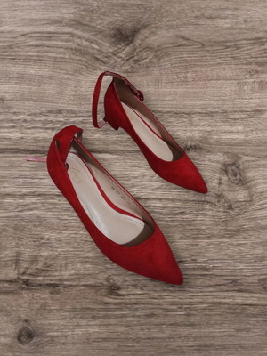 Low heel pumps size 40 like new