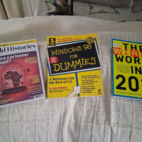 English books like new, World Histories BBC, Windows for Dummies, Wired World 2019