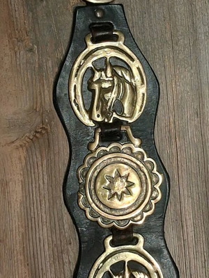 Συλλεκτικό βικτωριανό Horse Brasses σε δερμάτινο Martingale σαν καινούργιο