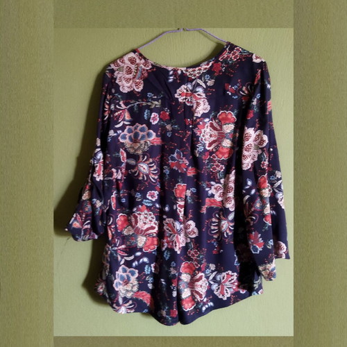 Printed tunic size M like new, blue multicolor