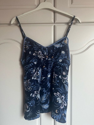 Pajama set like new, blue, top with adjustable straps and shorts