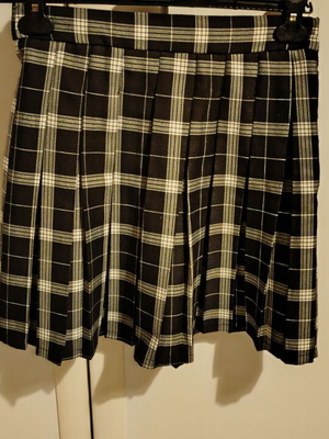 Terranova pleated short skirt size M like new, black and white