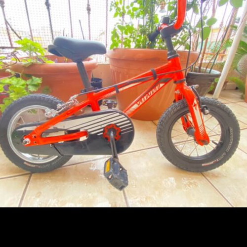 Specialized Kids Bicycle like new with pedals and new brakes