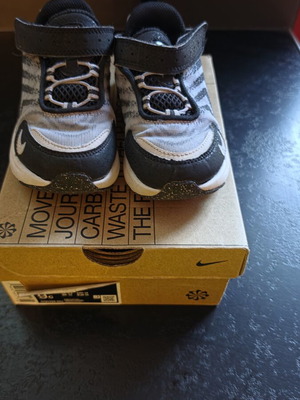 Nike Noc9 baby shoes like new