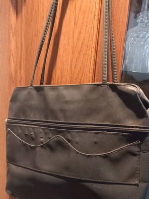 Τσάντα ώμου απλή μαύρη με 2 θήκες, σαν καινούργια