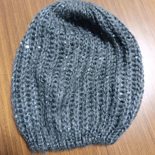 Woolen women's hat gray like new