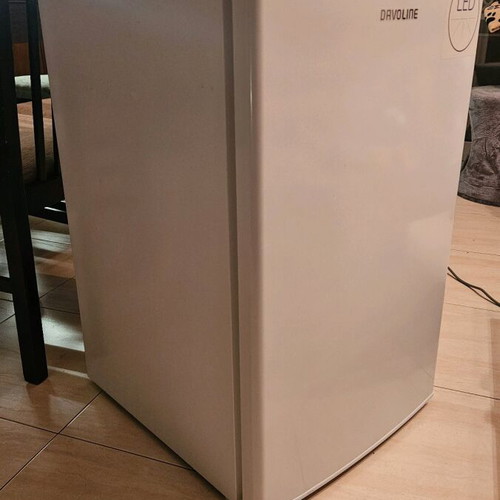Davoline mini bar refrigerator like new