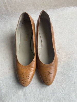 Bally leather pumps used with 8cm heel size 39 beige brown