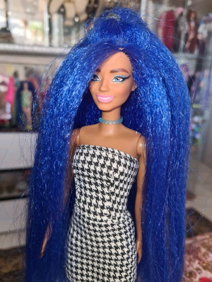 Barbie με μπλε μακριά μαλλιά καινούργια