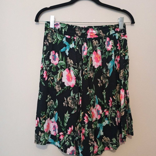 Shorts airy like new, size Large