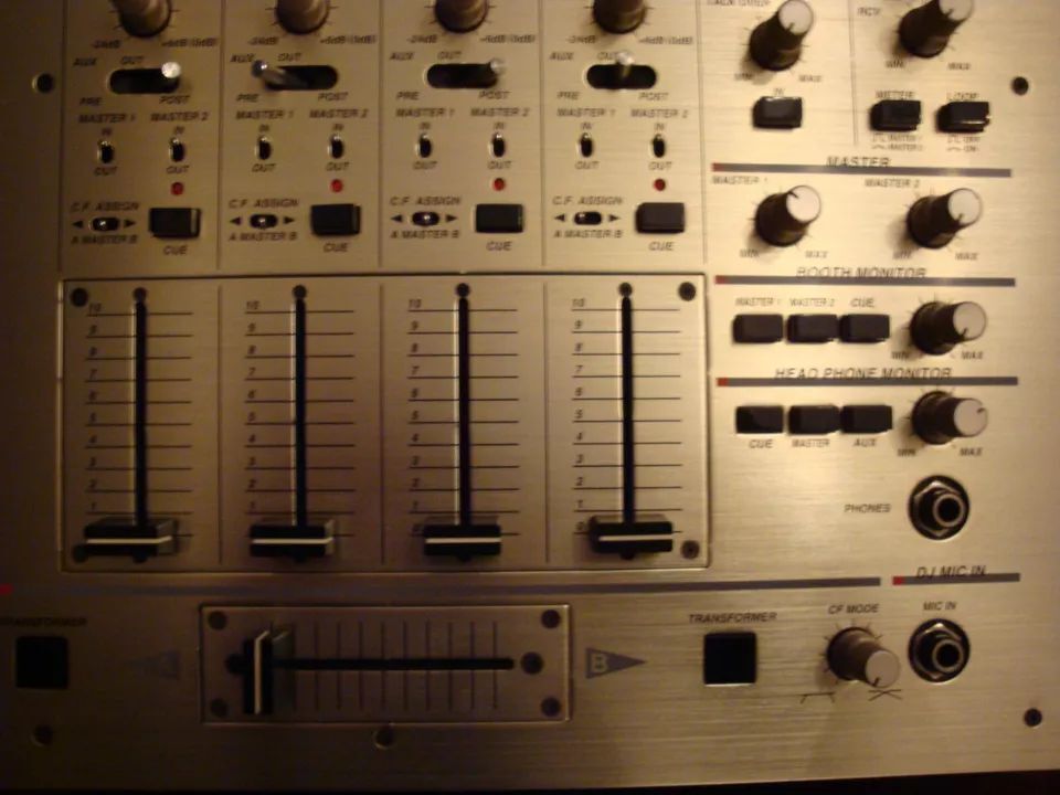 Vestax PMC-55 DJ Club Mixer used in… - € 990,00 - Vendora.cy